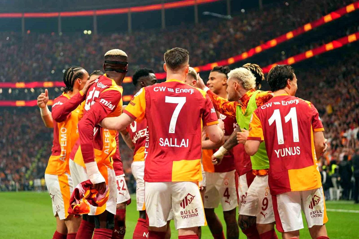 Galatasaray, Fenerbahçe ile puan farkını 7'ye çıkardı
