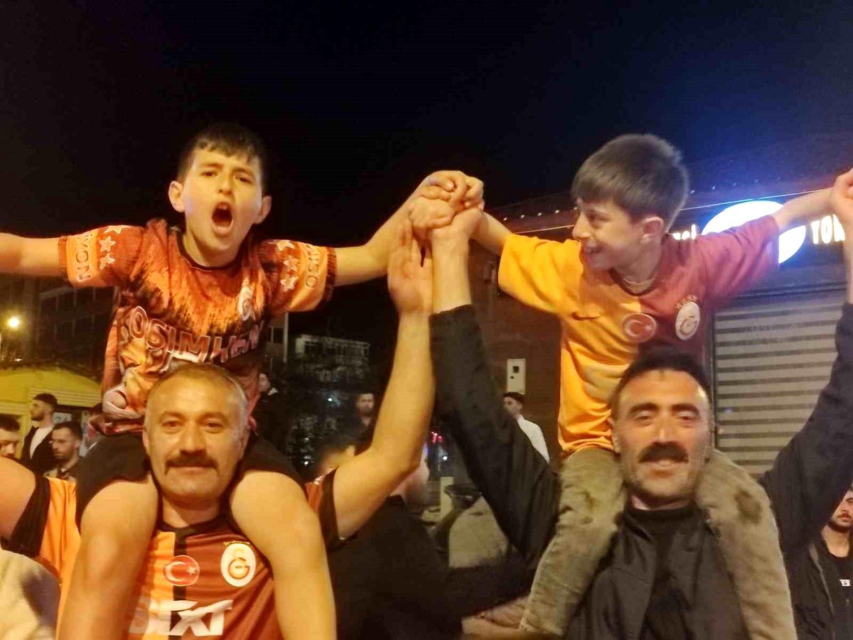 Galatasaray'ın Fenerbahçe galibiyeti sonrası Ardahan'da büyük coşku