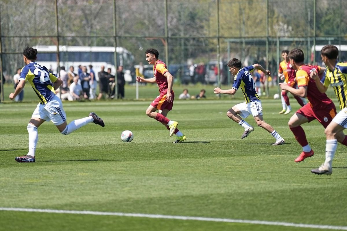 Günün ilk derbisinde kazanan belli oldu