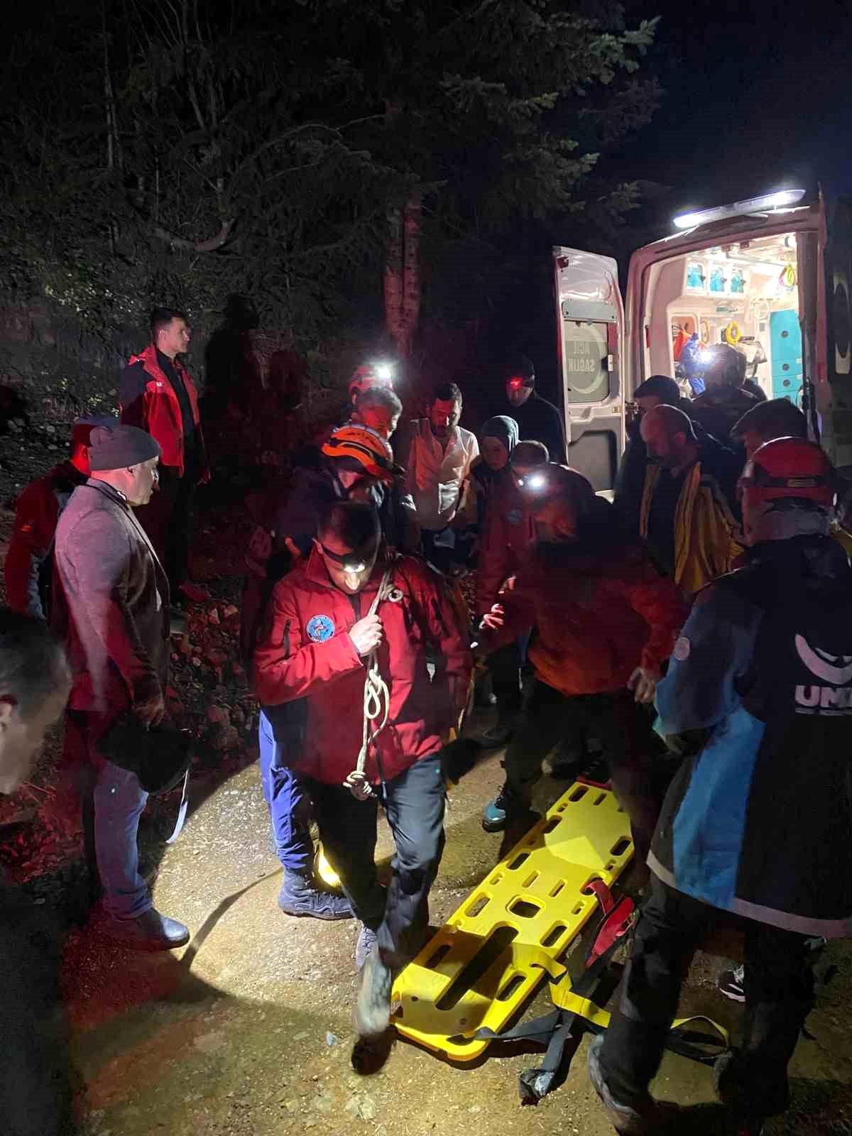 Kastamonu'da dağlık alanda uçurumdan düşen genç için ekipler seferber oldu