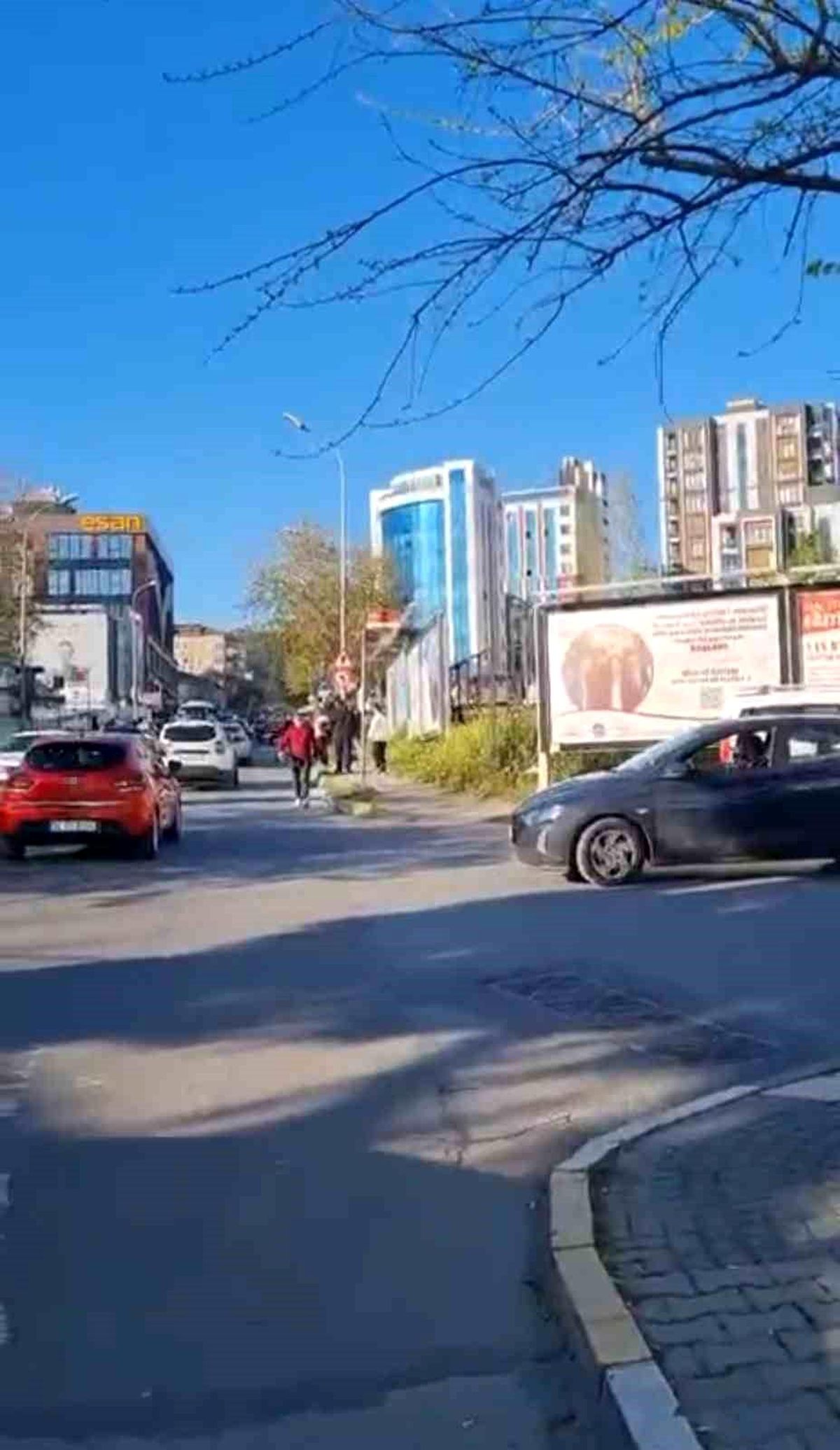 Maltepe'de sürücüyü darbedip motosikletine el koydular
