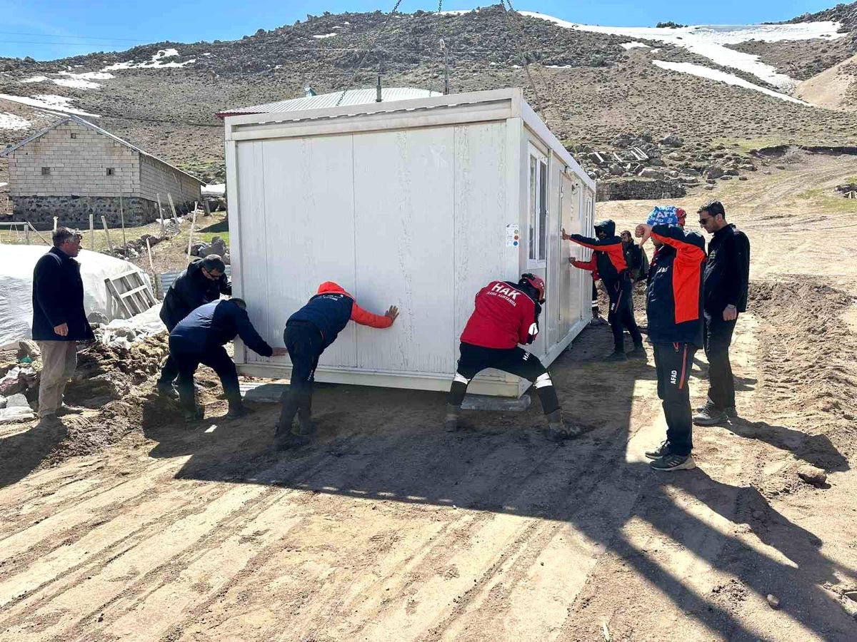 Patnos'ta deprem sonrası barınma ihtiyacı karşılandı