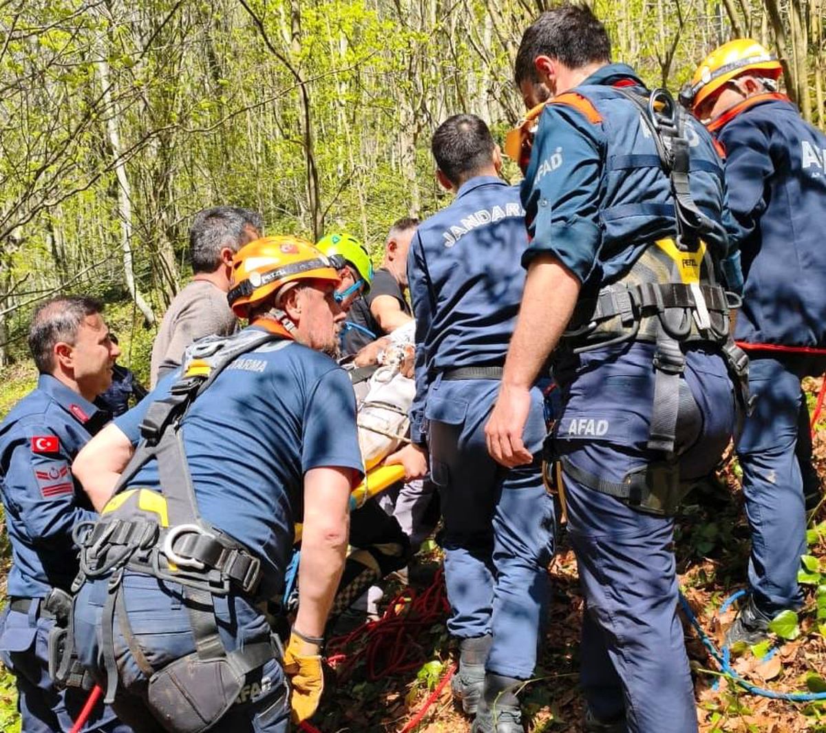 Samsun'da Kayalıktan Düşen Kişi Kurtarıldı