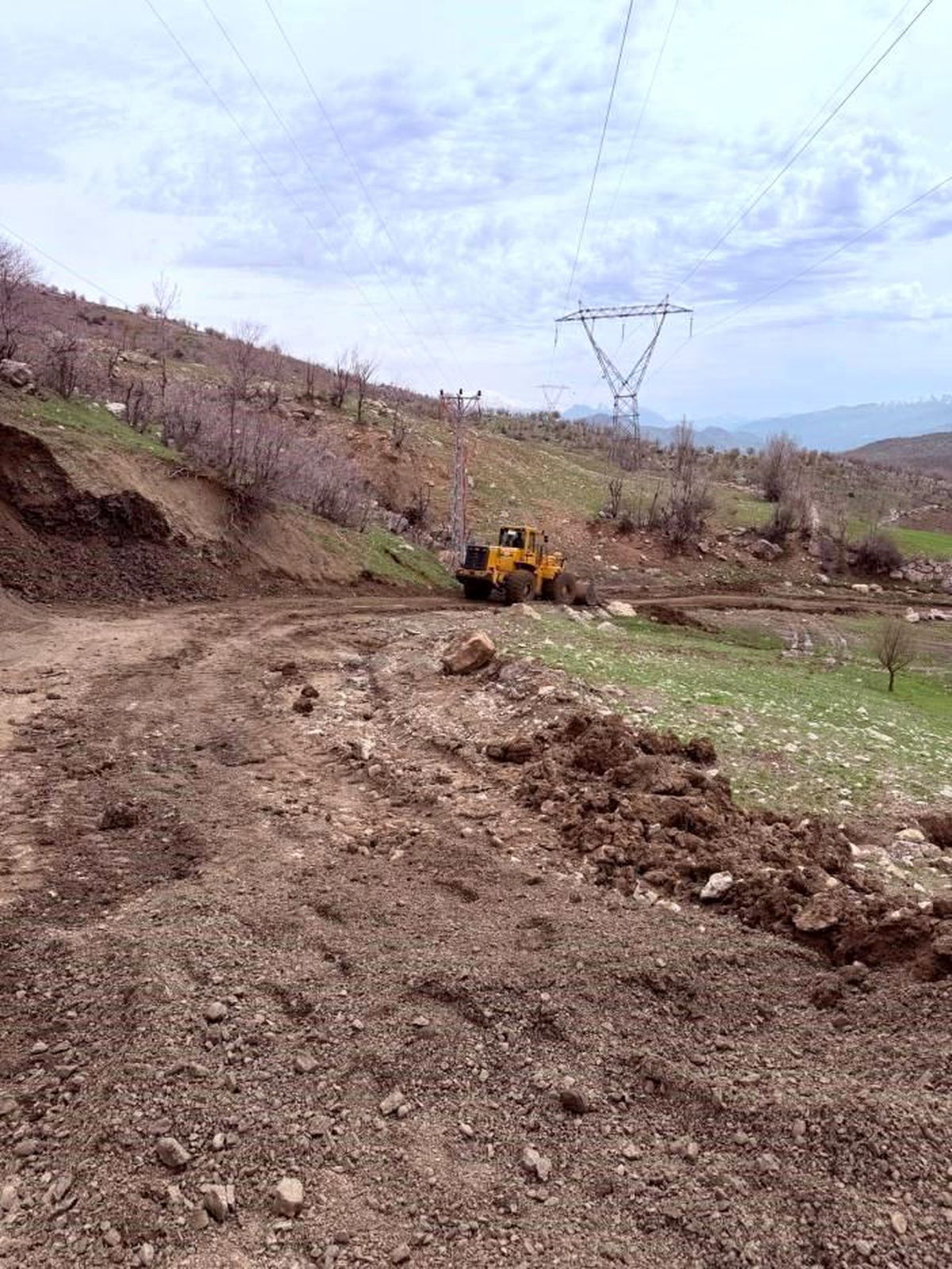 Şırnak'ta 18 köy yolunda çalışmalar sürüyor