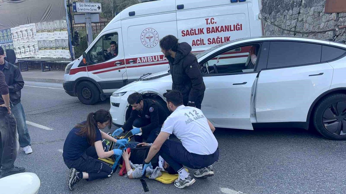 Şişli'de Tesla-motosiklet çarpıştı: 1 yaralı
