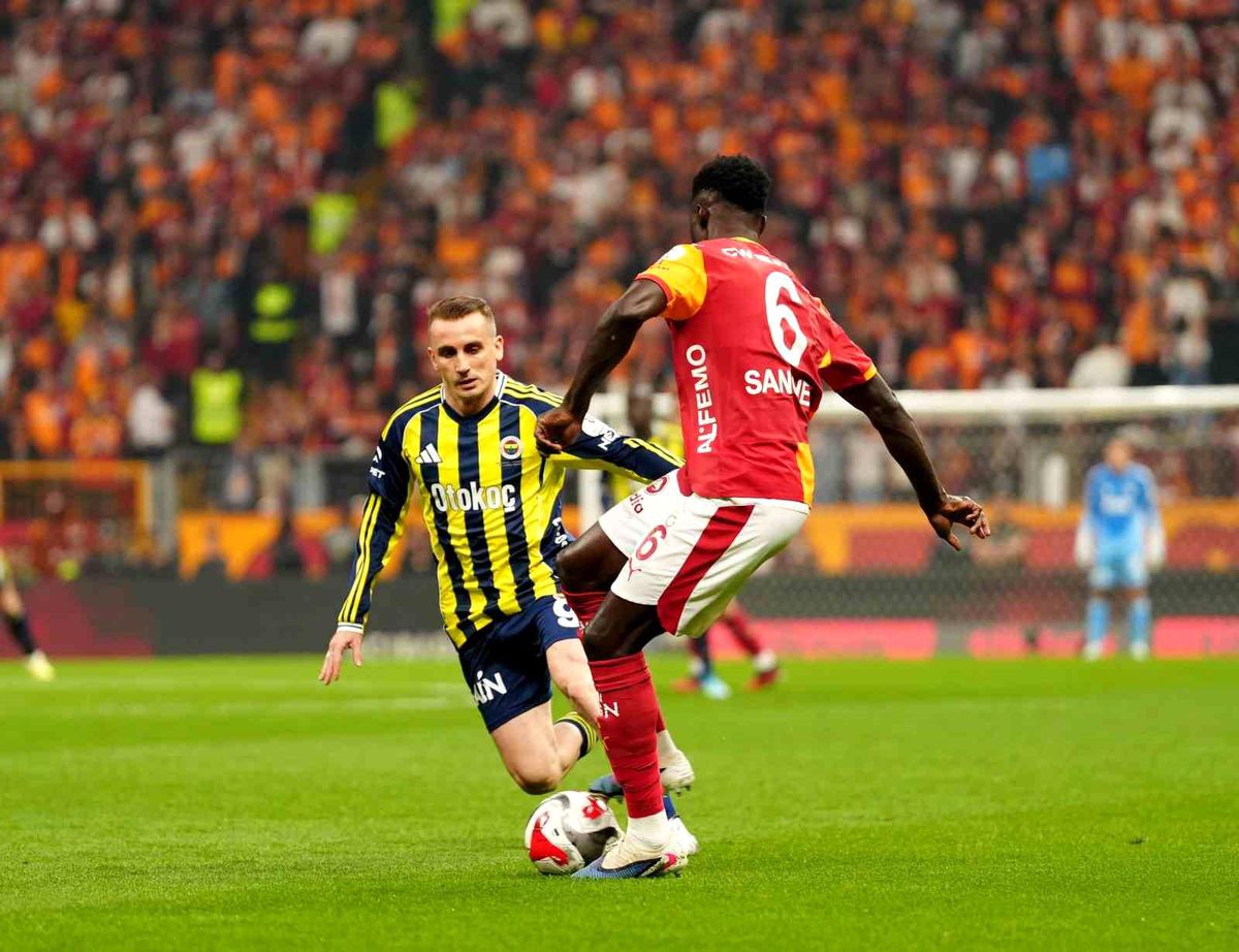 Trendyol Süper Lig: Galatasaray: 1 Fenerbahçe: 0 (İlk yarı)
