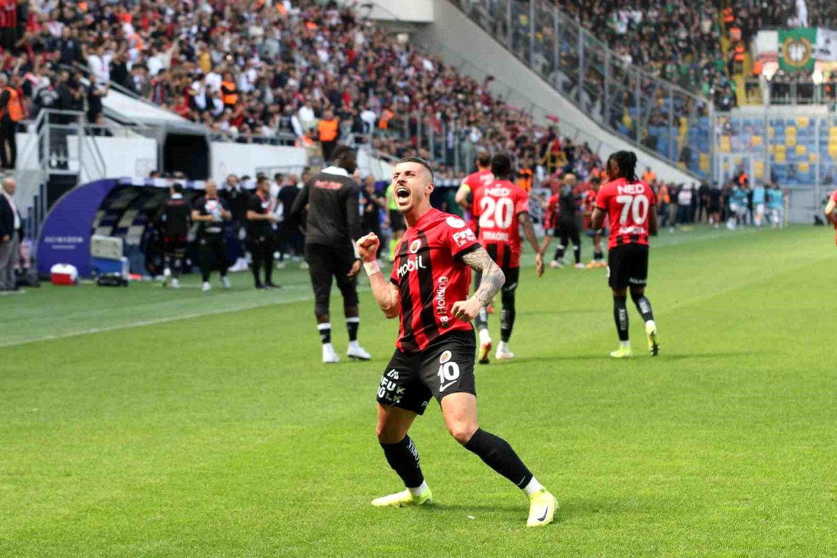 Trendyol Süper Lig: Gençlerbirliği: 1 Kocaelispor: 0 (İlk yarı)