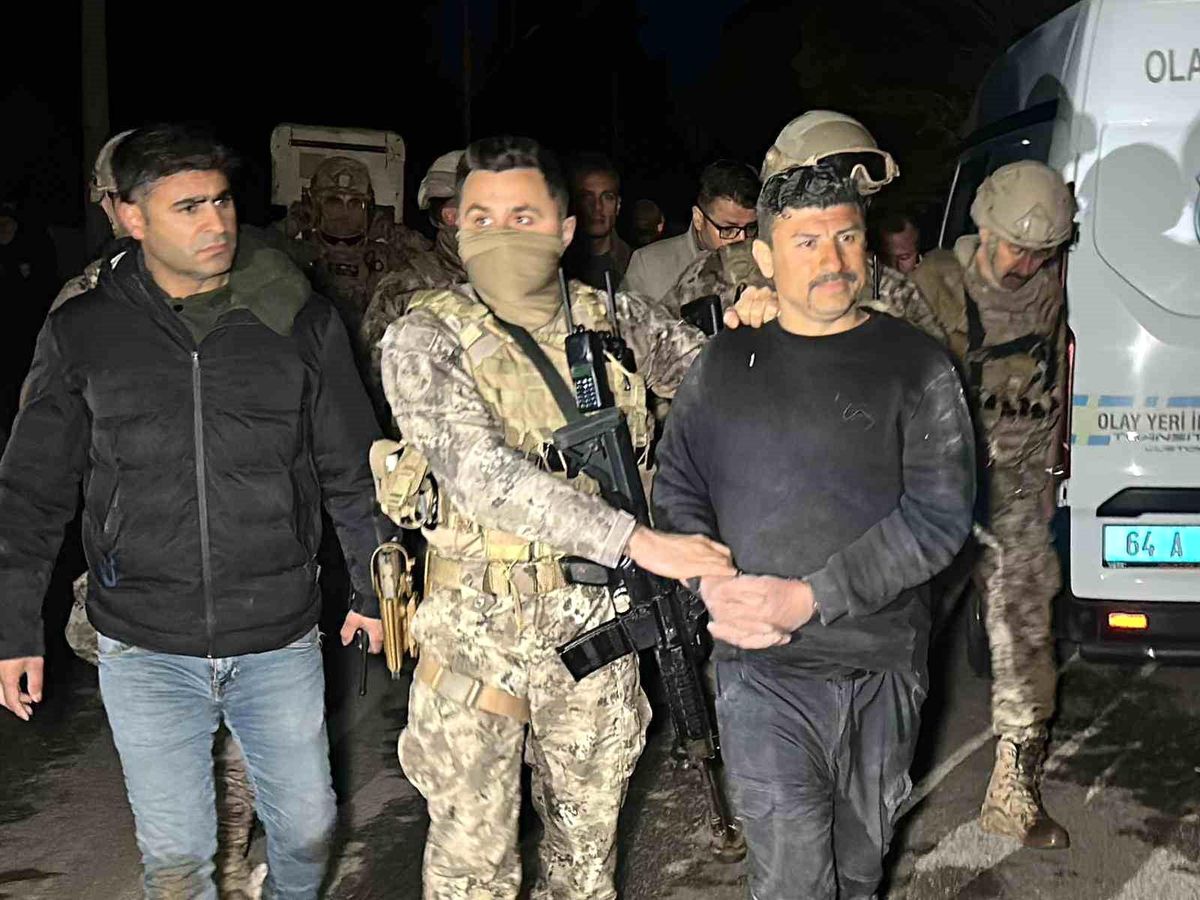 Uşak'ta görev başındaki polis ekiplerine pompalı tüfekle ateş açıldı: 2 polis yaralandı