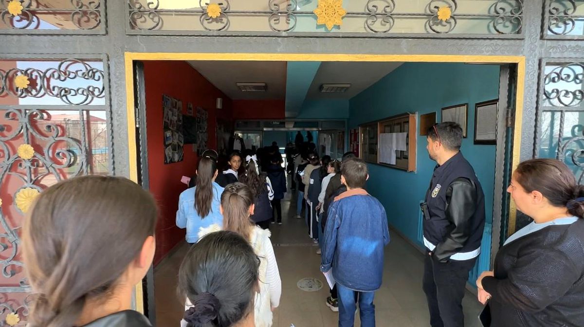 Yüksekova'da 4 bin 69 öğrenci bursluluk sınavı için ter döküyor