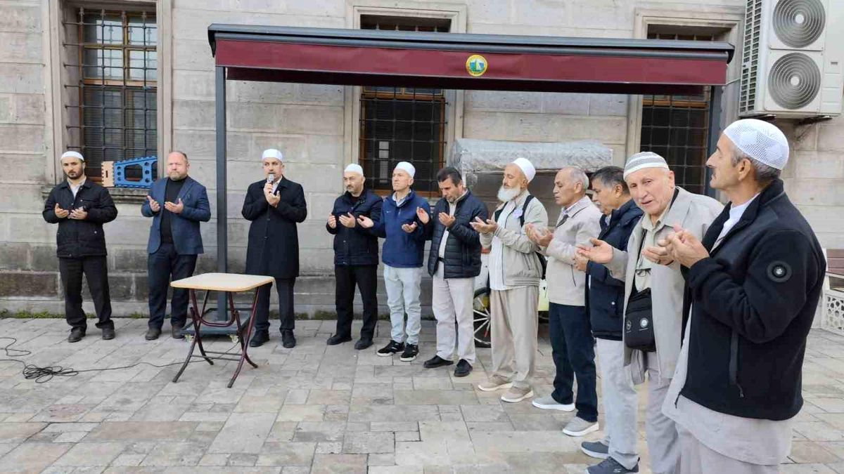 Alaplı'da Hacı Adayları Dualarla Uğurlandı
