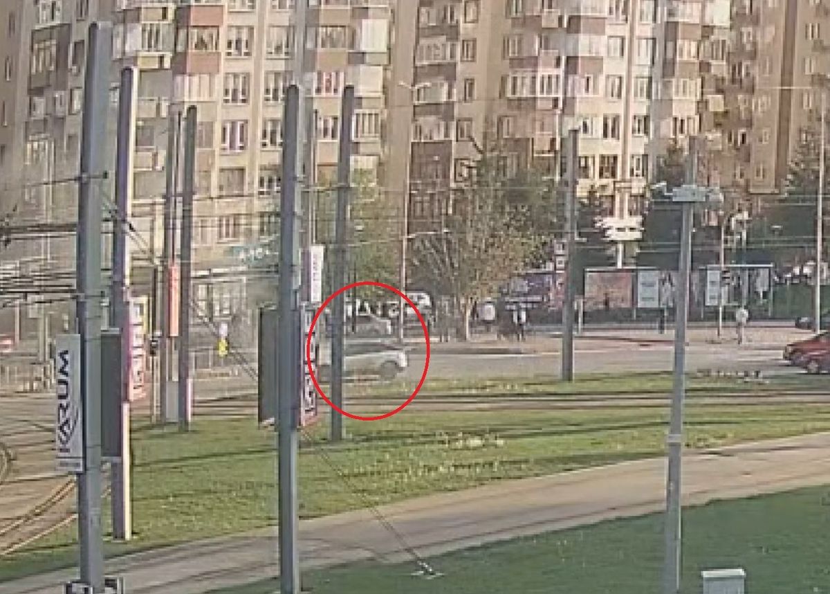 Kayseri'de seyir halindeki elektrikli otomobil alev aldı
