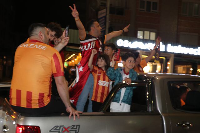 antalya da derbi zaferi kutlamasinda galatasa 6 19783366 o