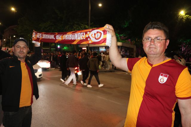 antalya da derbi zaferi kutlamasinda galatasa 9 19783366 o