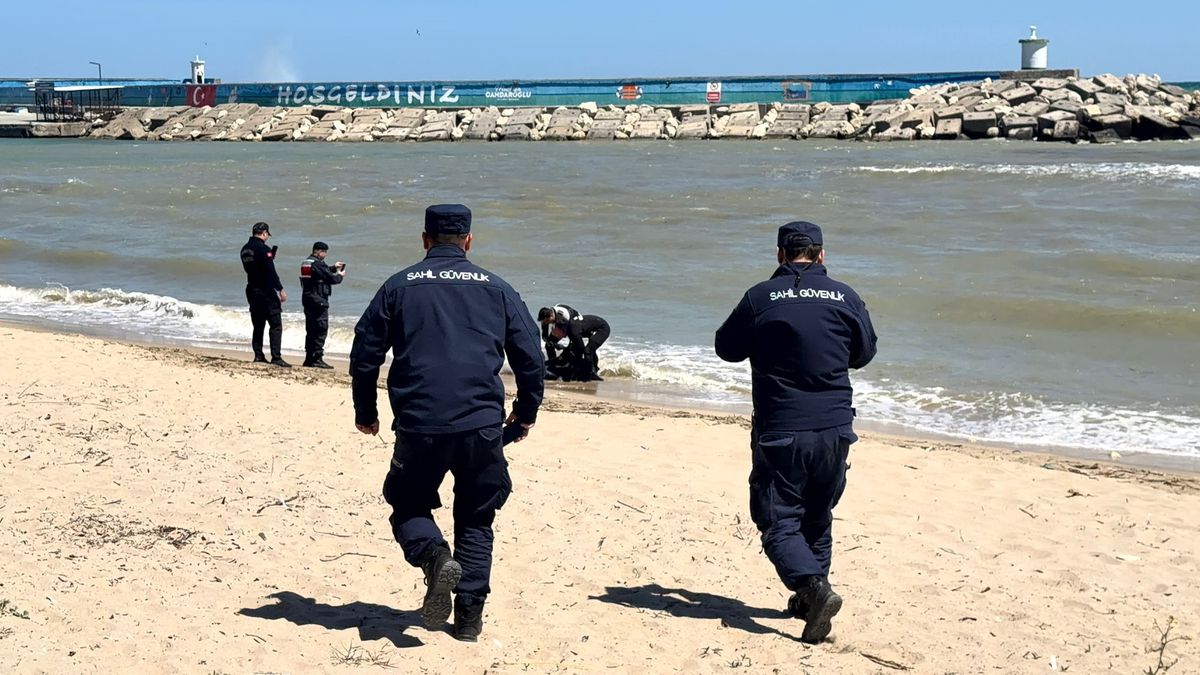 Arnavutköy'de sahilde erkek cesedi bulundu