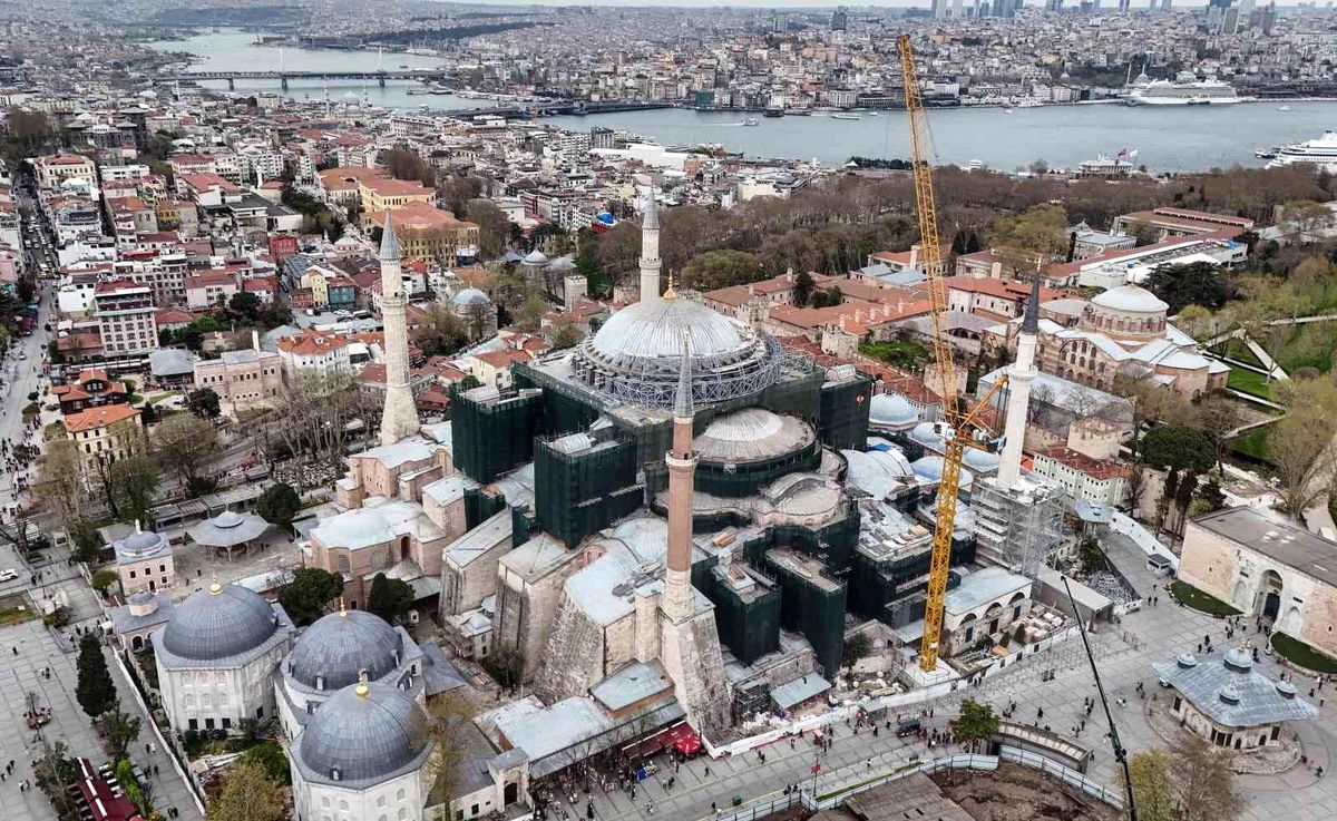 Ayasofya'da dev restorasyonda kritik aşama: Kubbe kapatılıyor