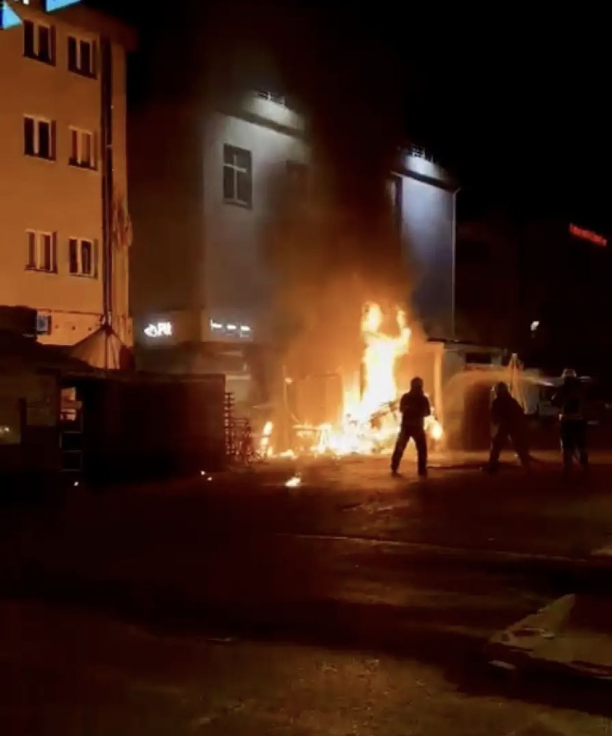 Bartin'da PTT binası önündeki trafoda yangın ve patlama