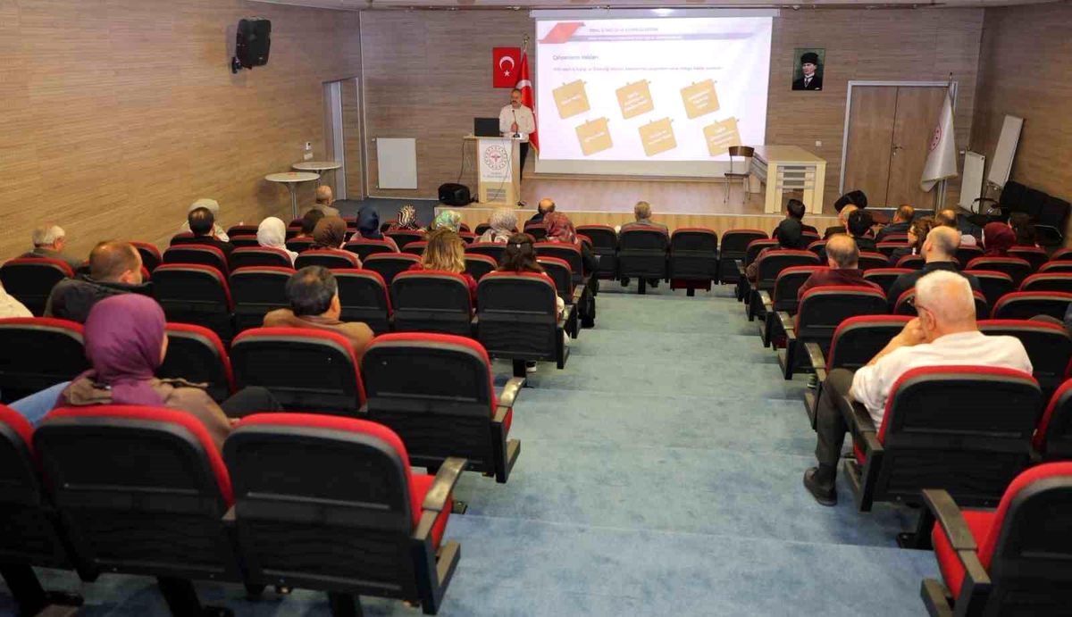 Bayburt'ta sağlık personeline iş sağlığı ve güvenliği eğitimi verildi