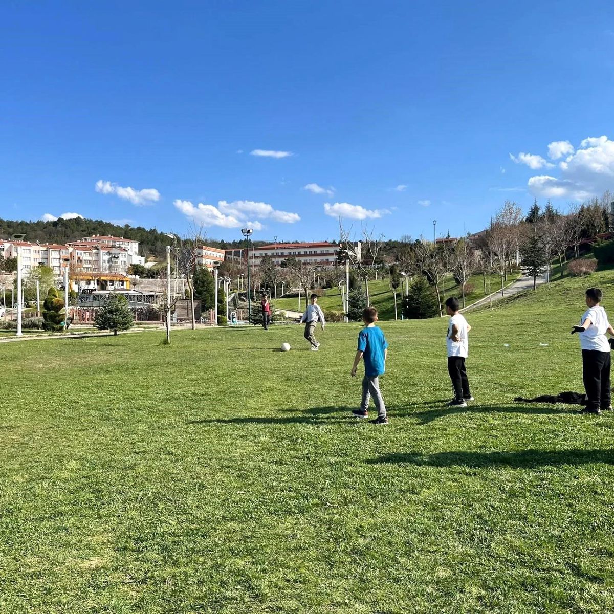 Bilecik'te koruma altındaki çocuklar doğa ve futbolla buluştu