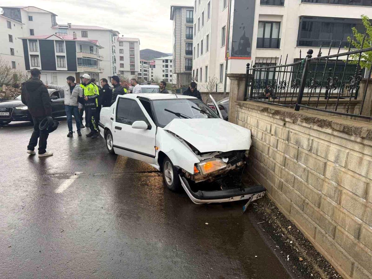 Bingöl'de trafik kazası: 2 yaralı