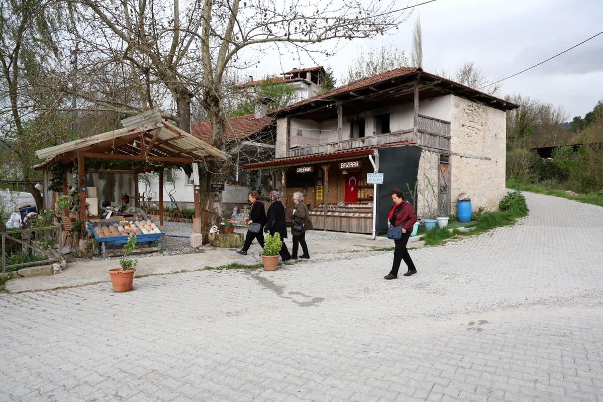 Burdurlu turistler Çameli'nin doğal güzelliklerine hayran kaldı