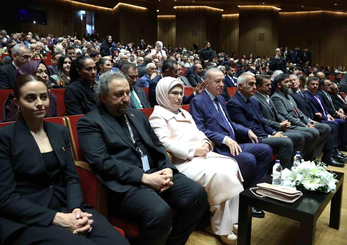 Cumhurbaşkanı Erdoğan İstanbul'da film galasına katıldı