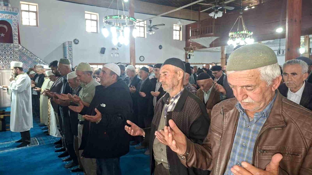 Emet'teki geneleksel yağmur duası yeterli yağış sebebi ile bu yıl şükür duası oldu