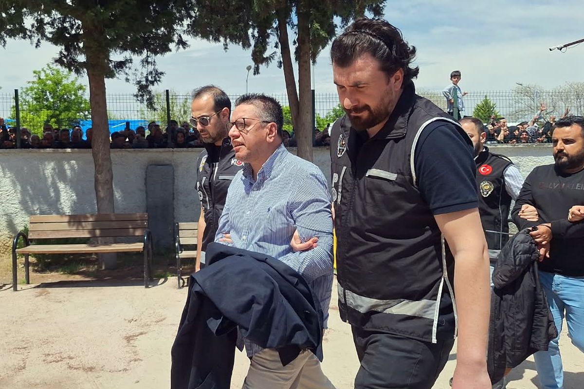 Eski Halfeti Belediye Başkanı Şeref Albayrak, adliyeye götürülürken böyle bağırdı