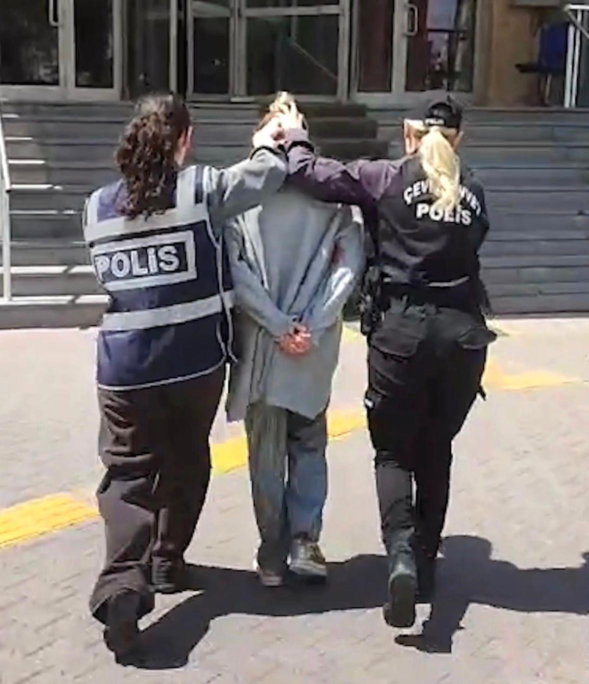 'Hırsızlık' suçundan 13 yıl kesinleşmiş hapis cezası bulunan kadın yakalandı