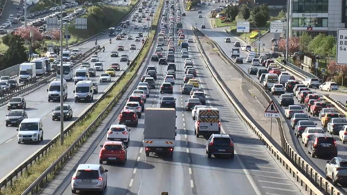 İstanbul'da sabah saatlerinde trafik yoğunluğu