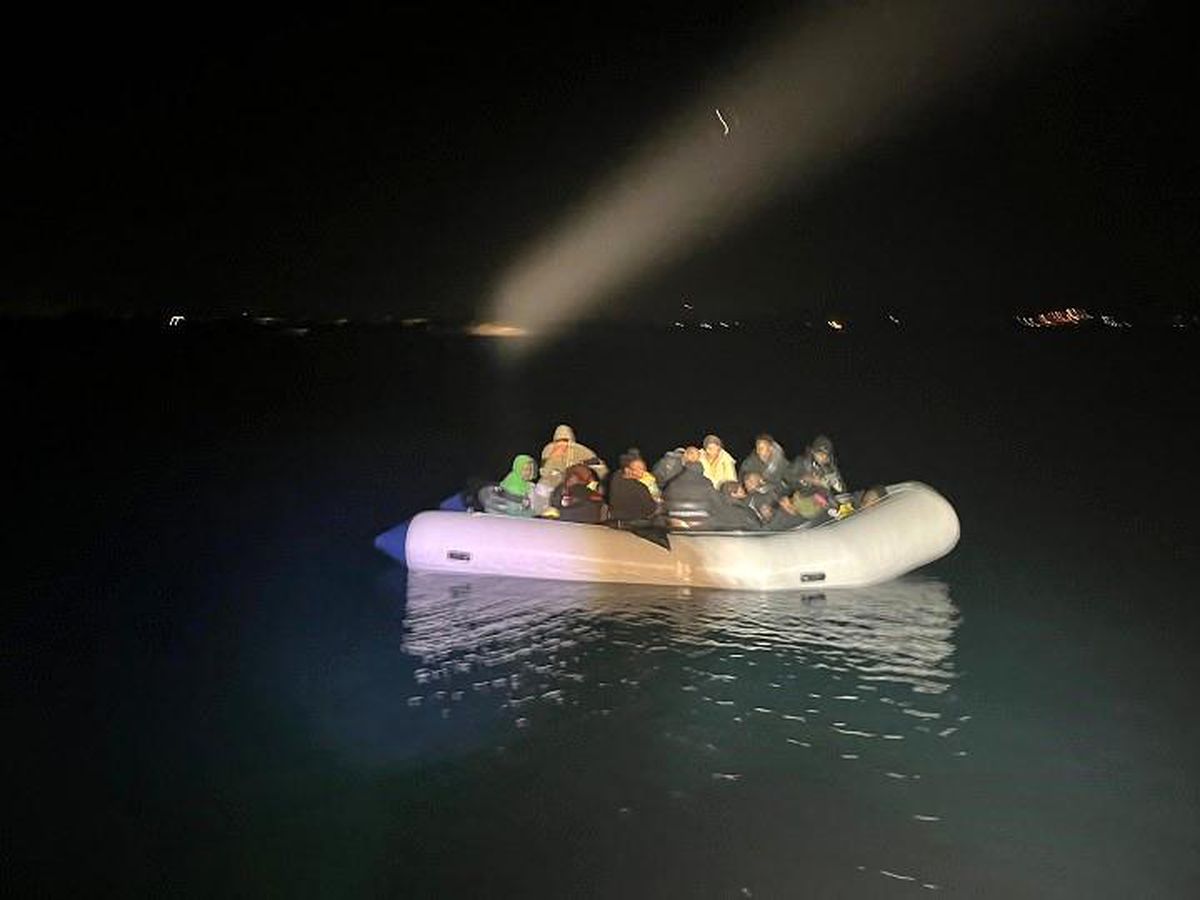 İzmir'de 9'u çocuk 25 düzensiz göçmen yakalandı