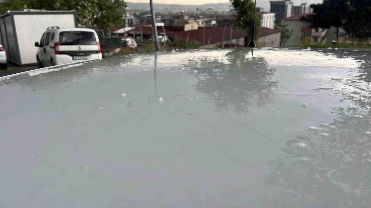 Kahramanmaraş'ta kısa süreli dolu etkili oldu