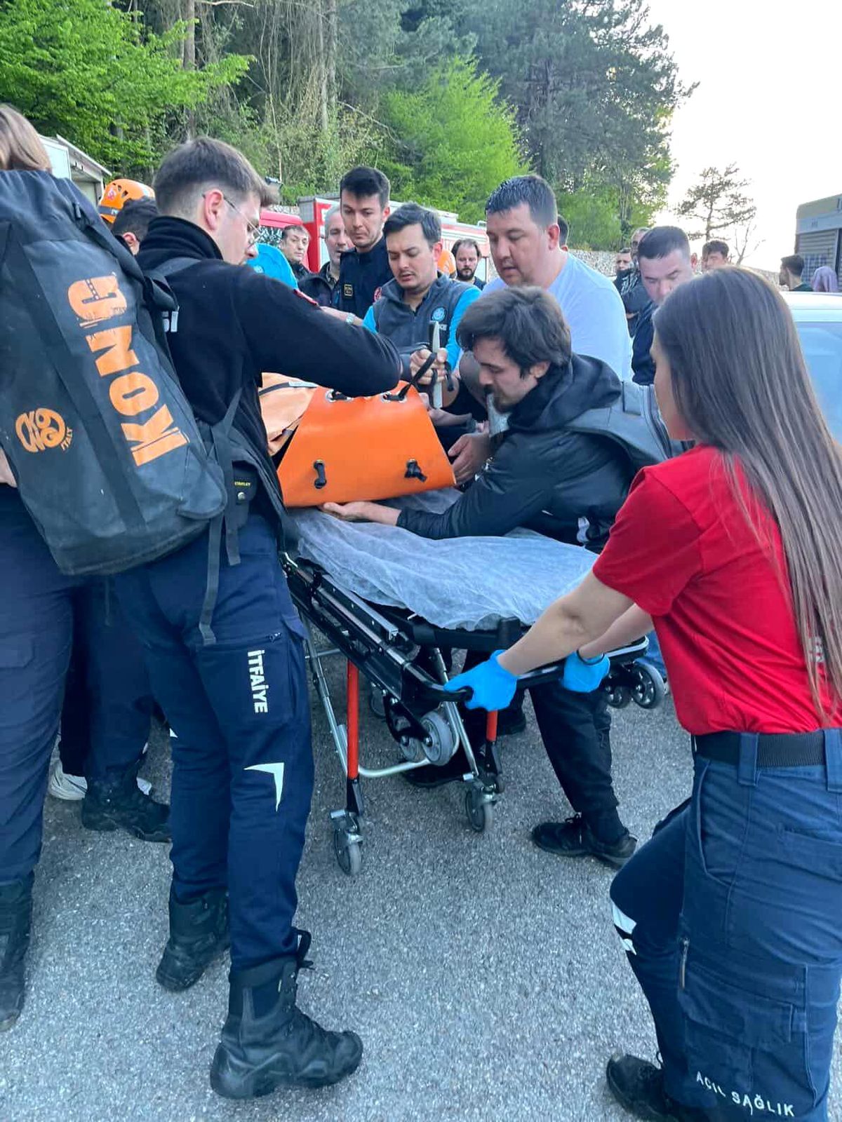 Kalp krizi geçirip dereye düştü