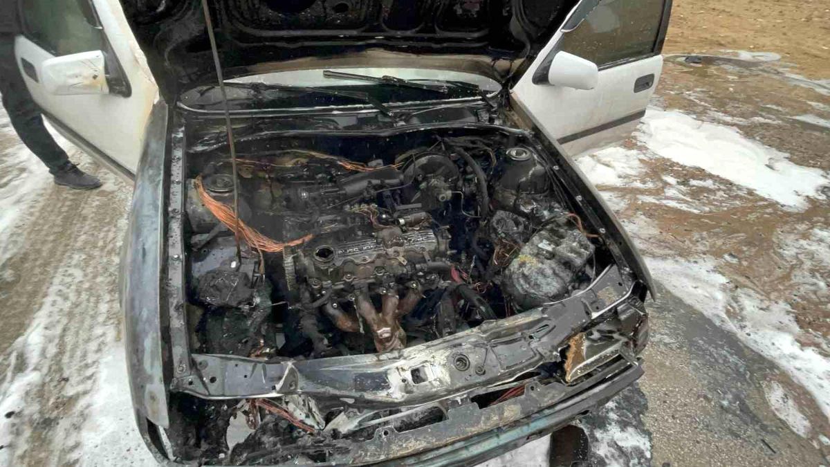 Karaman'da alev alan otomobil kullanılamaz hale geldi