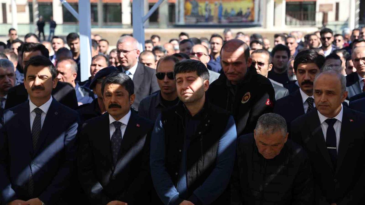 Kırşehir'de boğazına çilek kaçan 2,5 yaşındaki çocuk hayatını kaybetti