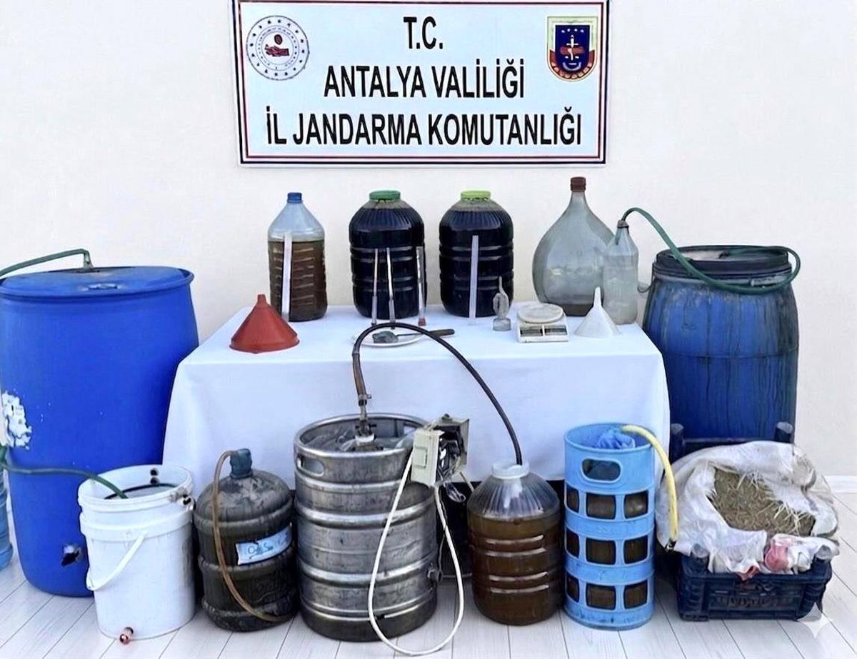 Kumluca'da 800 litre kaçak alkol ele geçirildi