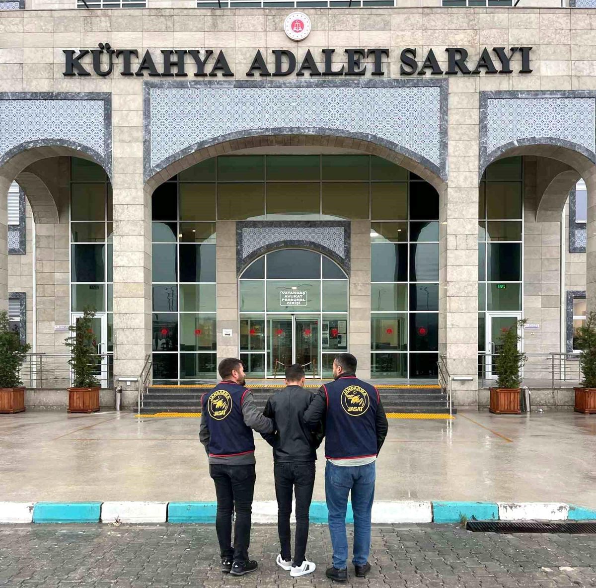 Kütahya'da kablo hırsızları suçüstü yakalandı
