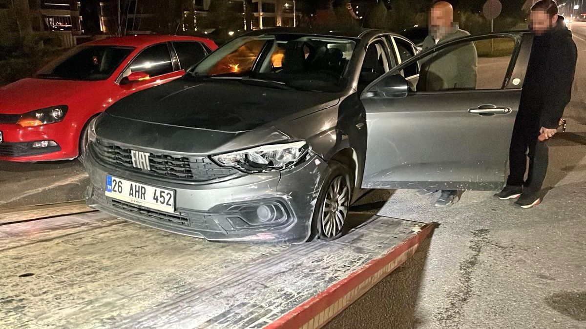 Lastikleri patlatılarak durdurulan araçtan uyuşturucu çıktı