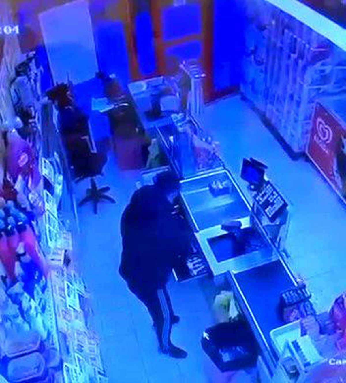 Marketten nakit para ve sigara çalan şüpheli kameralara yansıdı