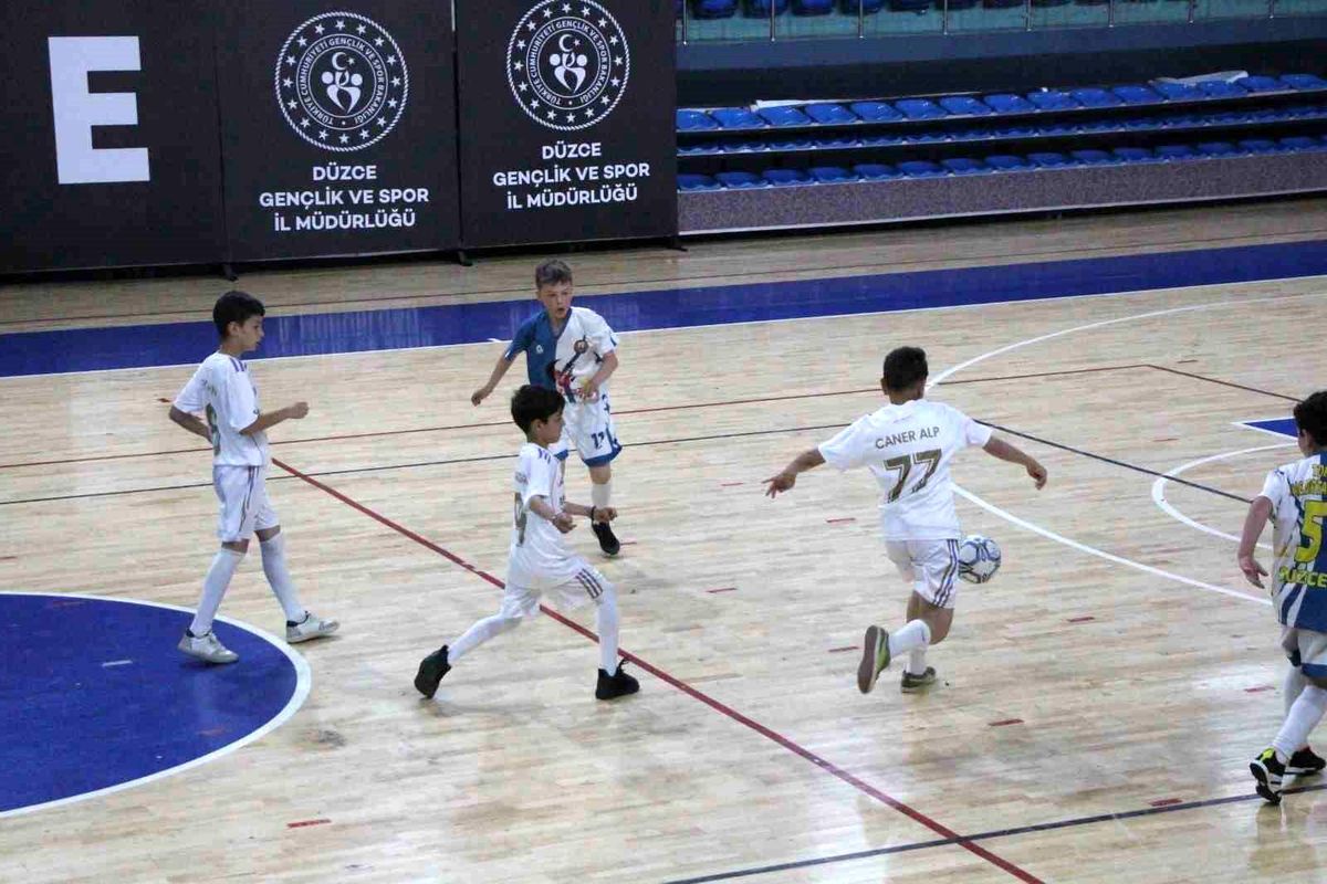 Okul Sporları müsabakaları tüm heyecanıyla sürüyor