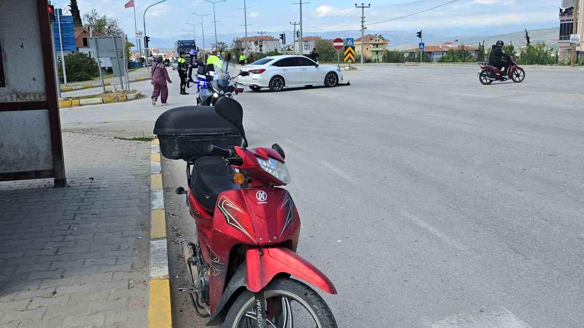 Otomobil ile motosiklet çarpıştı: 1 yaralı