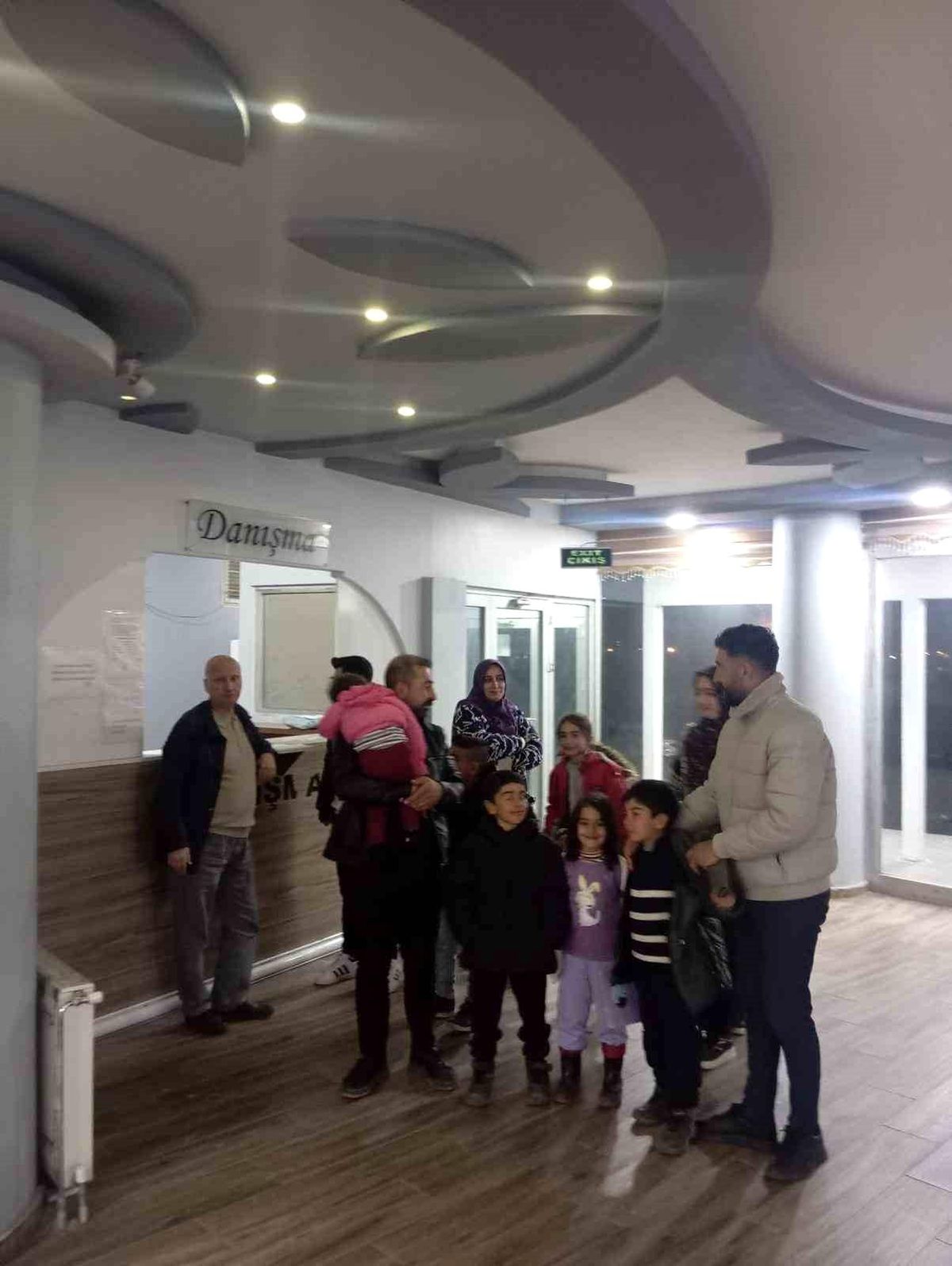 Patnos'ta depremin yaraları sarılıyor