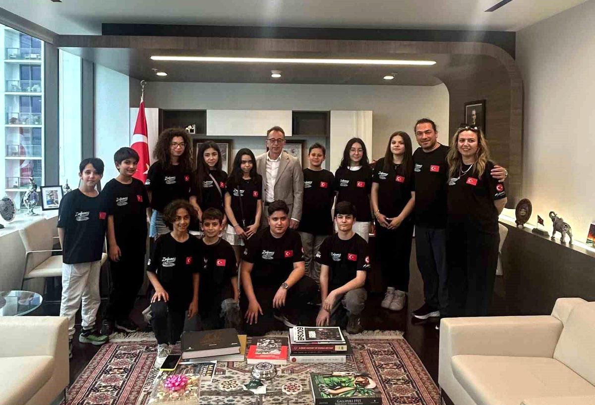 Salihli'den Miami Başkonsolosu'na Sardes Hediyesi