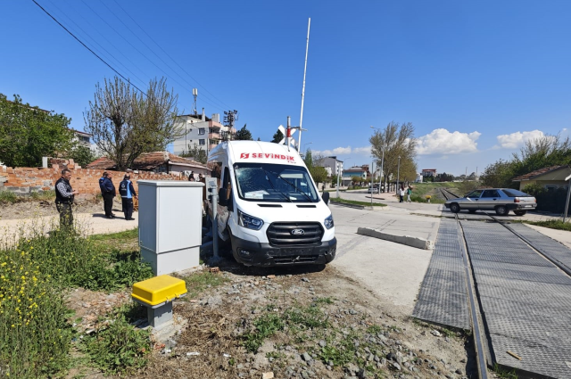servis minibusu kaldirima carp 19786189 5527 3 m