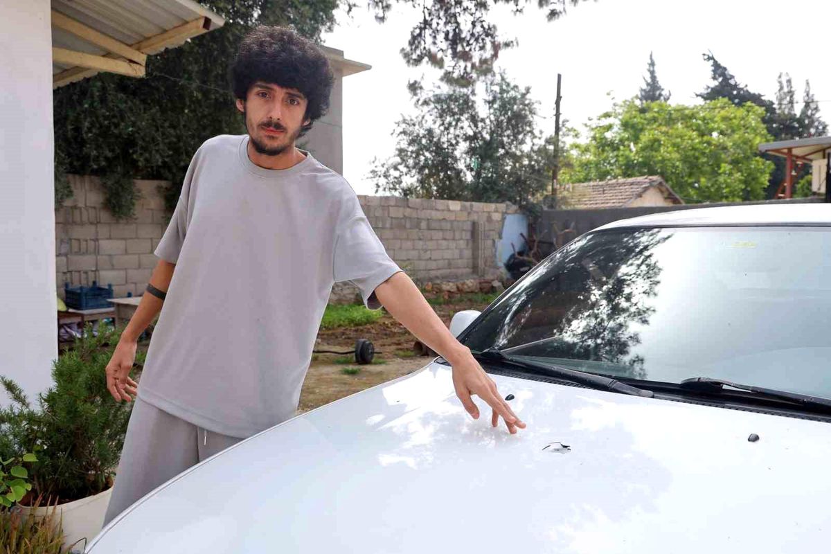 Sesle panik ve korku yaşayan vatandaşın aracına yorgun mermi isabet etti