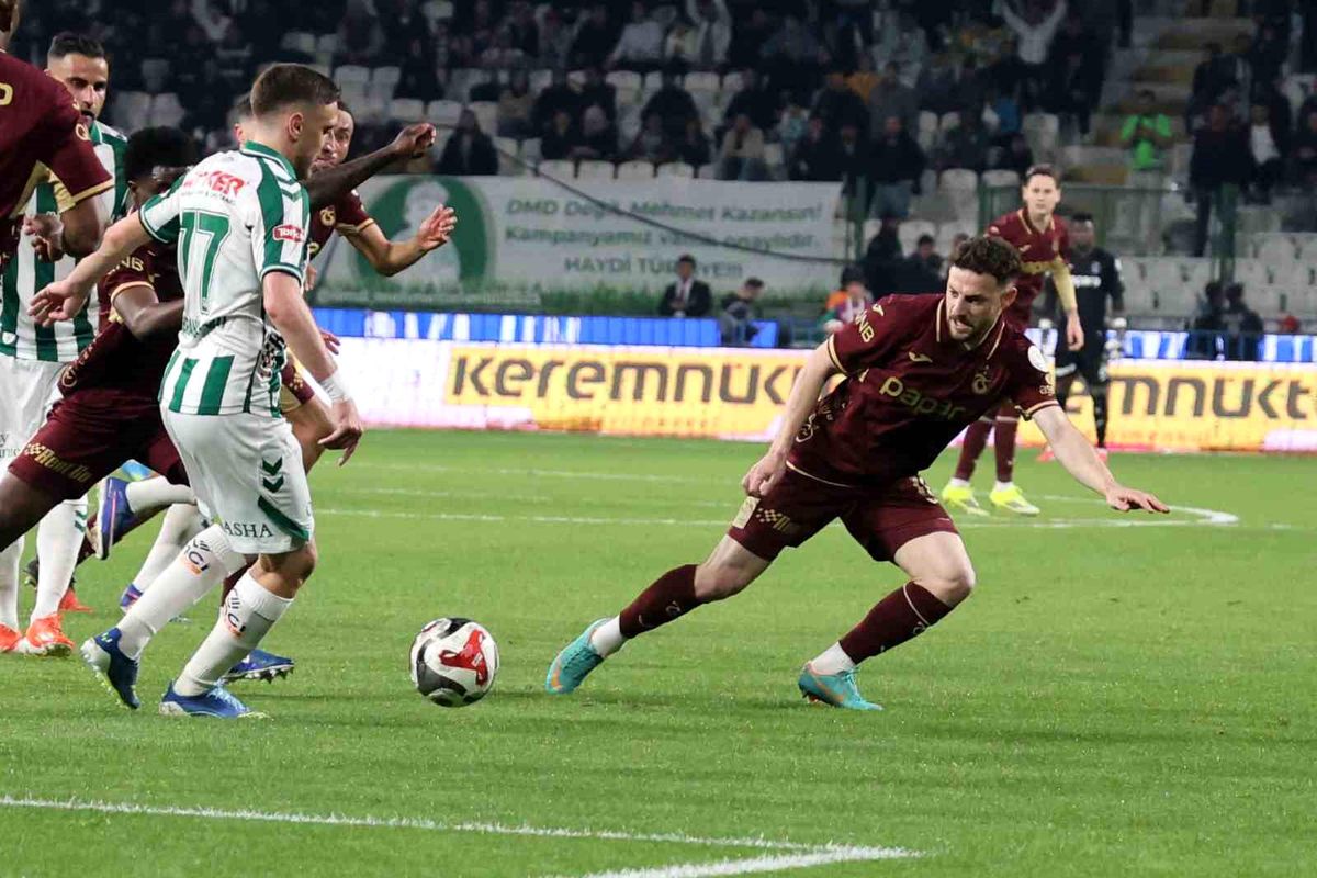 Trendyol Süper Lig: Konyaspor: 2 Trabzonspor: 0 (İlk yarı)