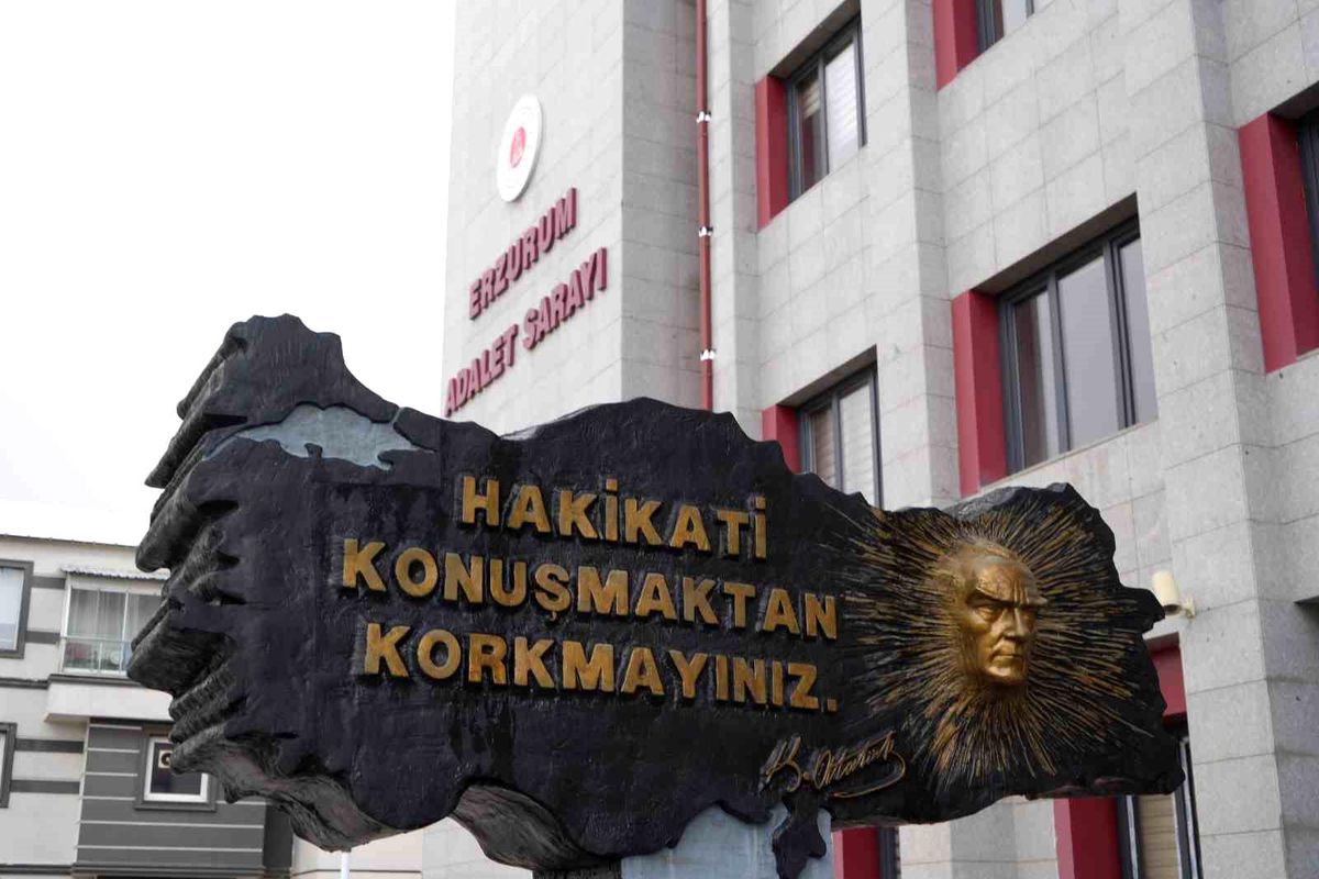 Yalova İl Emniyet Müdürü Yılmaz Delen, Gülistan Doku soruşturmasında Erzurum Adliyesi'nde "tanık" sıfatıyl...