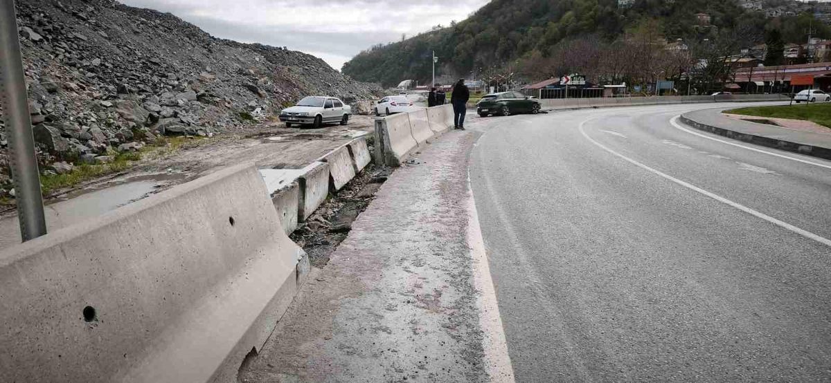 Zonguldak'ta kontrolden çıkan araç kaza yaptı