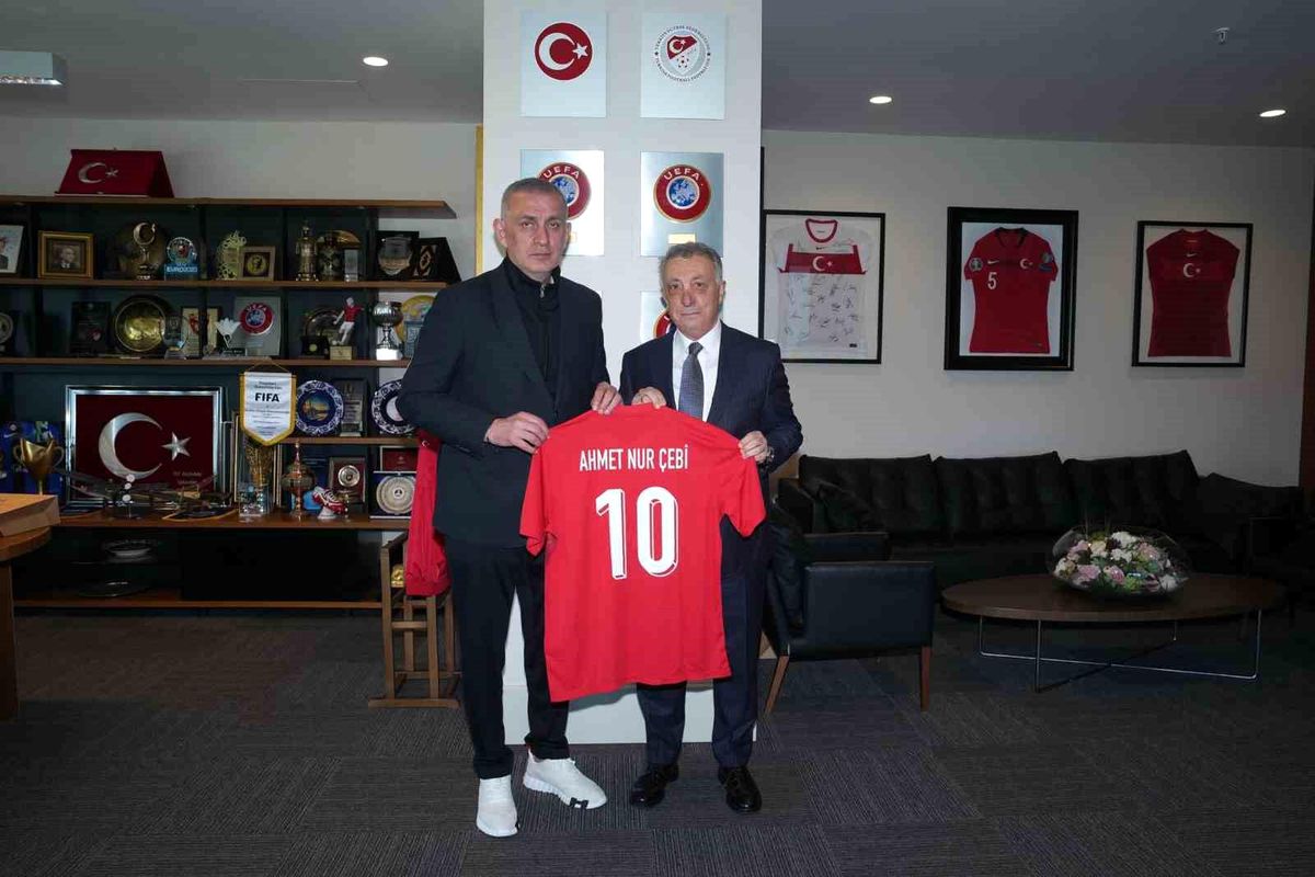 Ahmet Nur Çebi'den, TFF Başkanı Hacıosmanoğlu'na ziyaret