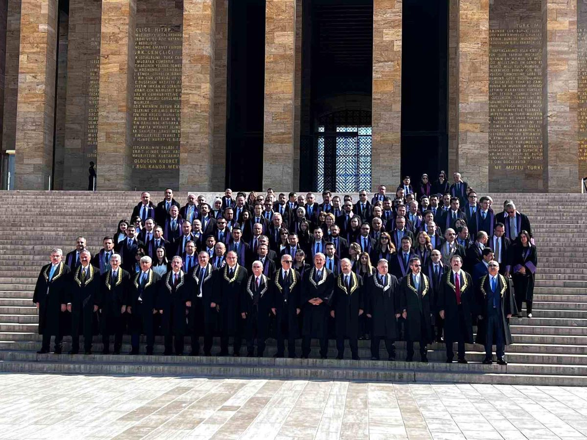 Anayasa Mahkemesi heyeti Anıtkabir'i ziyaret etti