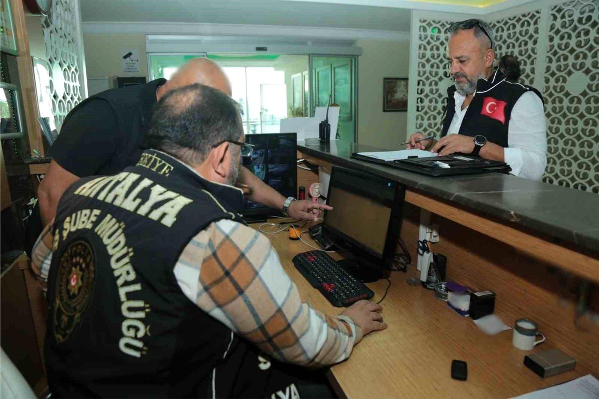 Antalya'da konaklama ve araç kiralama firmalarına eş zamanlı denetim